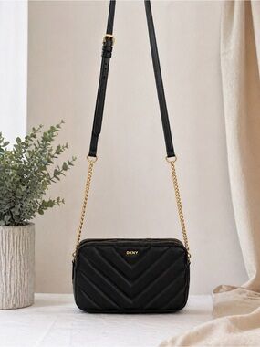 DKNY Black Quilted Chevron Crossbody Bag Gold‎ Logo Zip Camera Style Purse